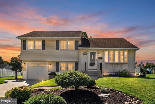 3560 SWIFTWATER LN, Brookhaven, PA 19015