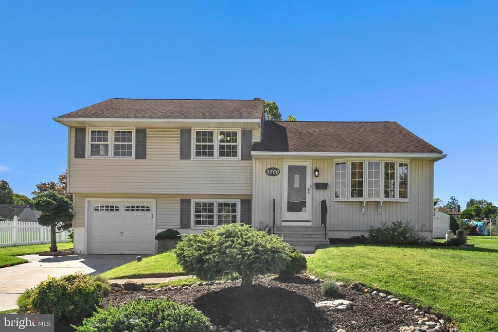 3560 SWIFTWATER LN, BROOKHAVEN, PA 19015 — exterior