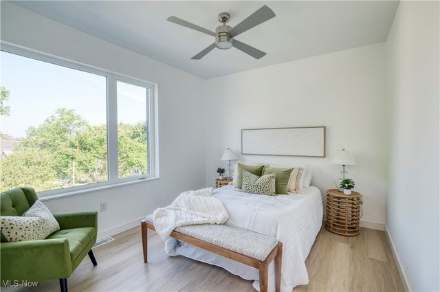 1367 W 74th Street, Cleveland, OH 44102