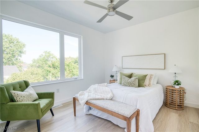 1367 W 74th Street, Cleveland, OH 44102