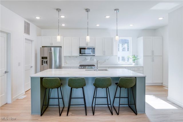 1367 W 74th Street, Cleveland, OH 44102