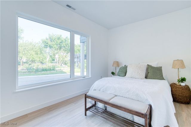 1367 W 74th Street, Cleveland, OH 44102