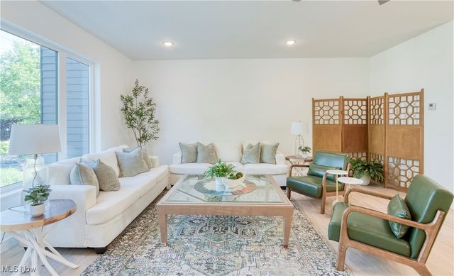 1367 W 74th Street, Cleveland, OH 44102