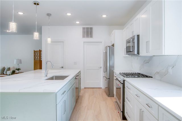 1367 W 74th Street, Cleveland, OH 44102