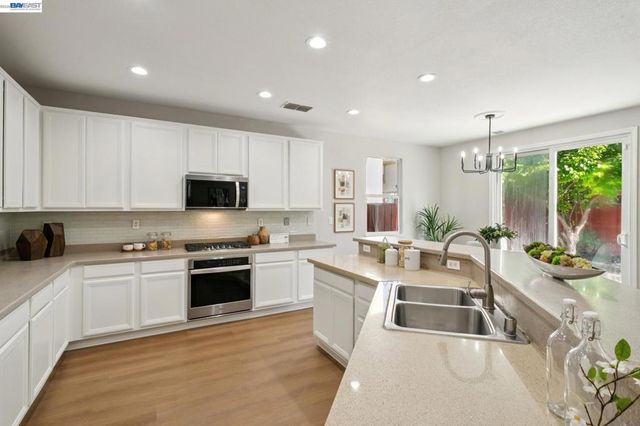 300 American Farms Ave, Lathrop, CA 95330