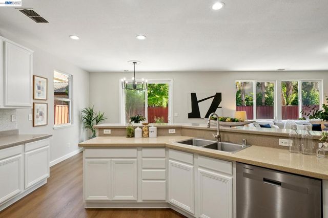 300 American Farms Ave, Lathrop, CA 95330