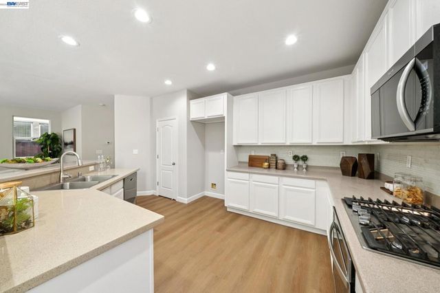 300 American Farms Ave, Lathrop, CA 95330