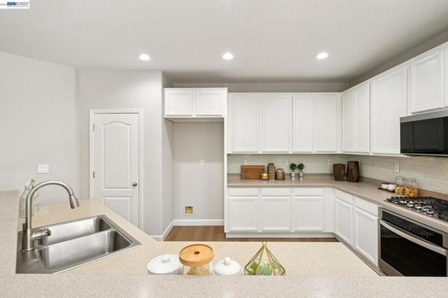 300 American Farms Ave, Lathrop, CA 95330
