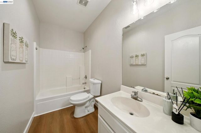 300 American Farms Ave, Lathrop, CA 95330