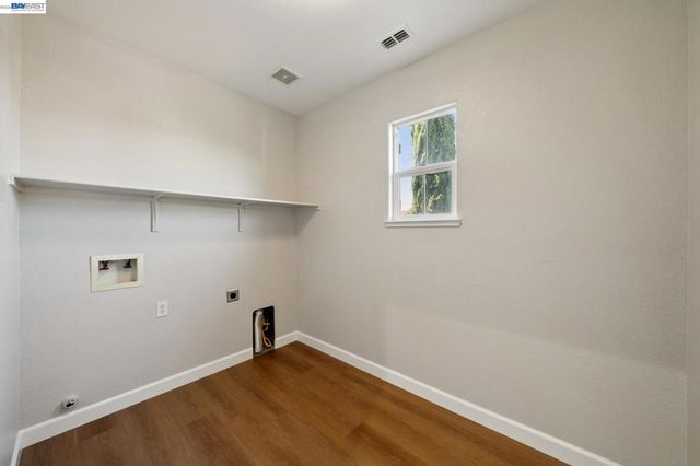 300 American Farms Ave, Lathrop, CA 95330