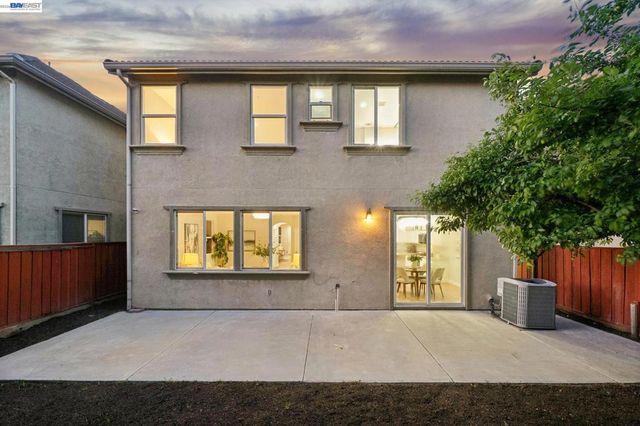 300 American Farms Ave, Lathrop, CA 95330