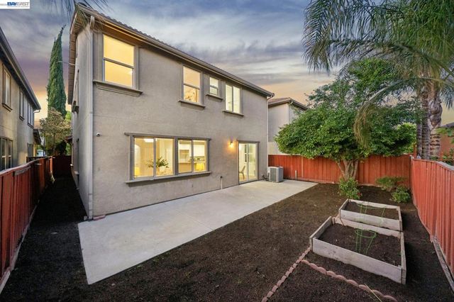 300 American Farms Ave, Lathrop, CA 95330