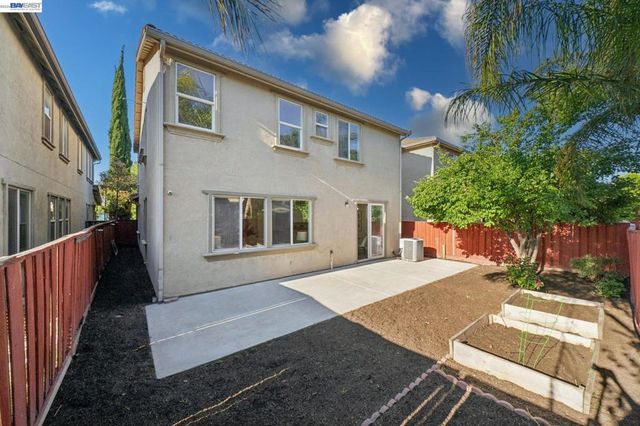 300 American Farms Ave, Lathrop, CA 95330
