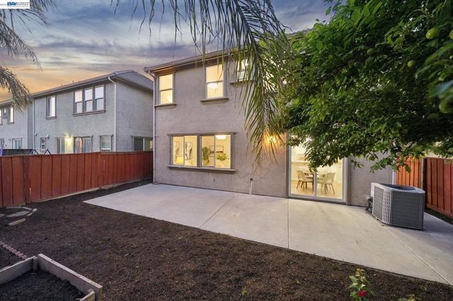 300 American Farms Ave, Lathrop, CA 95330