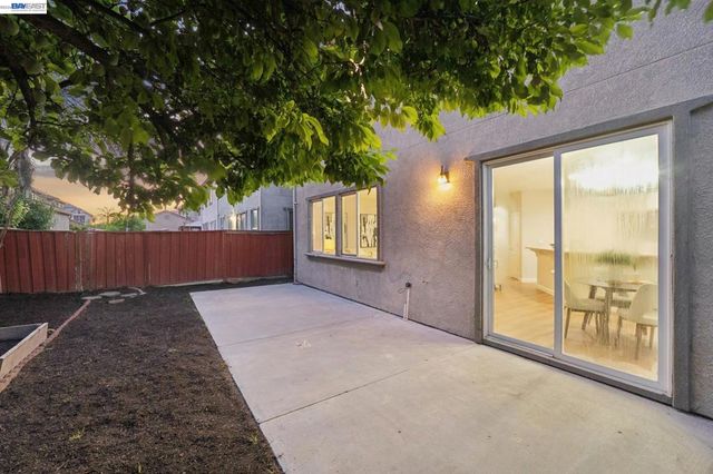 300 American Farms Ave, Lathrop, CA 95330