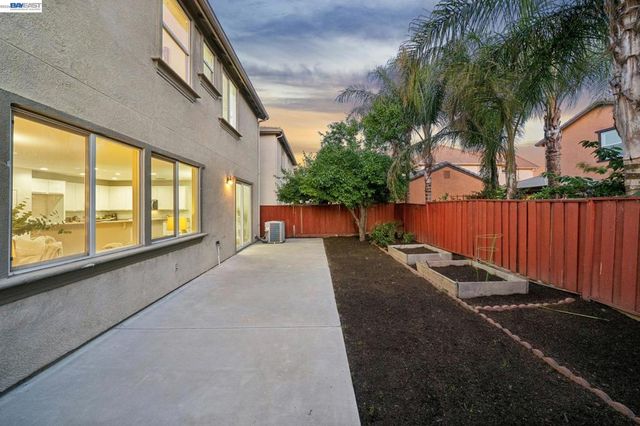 300 American Farms Ave, Lathrop, CA 95330