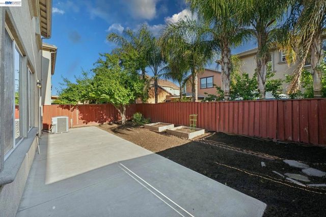 300 American Farms Ave, Lathrop, CA 95330
