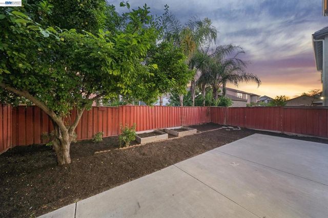 300 American Farms Ave, Lathrop, CA 95330
