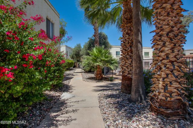 8450 E Old Spanish Trl Apt 157, Tucson, AZ 85710