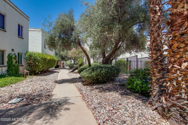 8450 E Old Spanish Trl Apt 157, Tucson, AZ 85710
