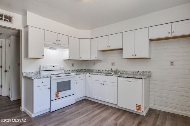 8450 E Old Spanish Trl Apt 157, Tucson, AZ 85710