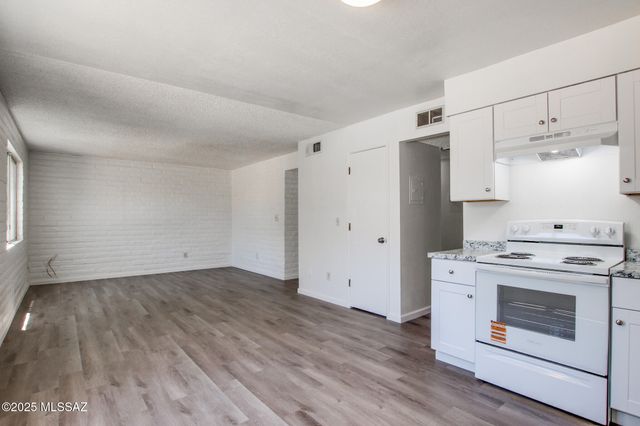 8450 E Old Spanish Trl Apt 157, Tucson, AZ 85710