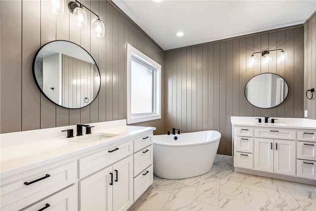 3600 SW Aurora Lane, Bentonville, AR 72713