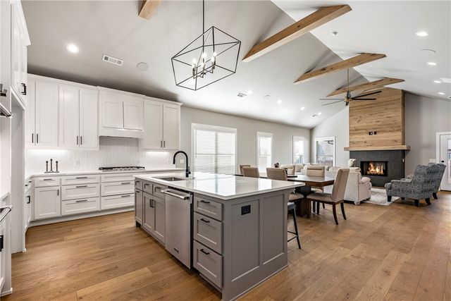 3600 SW Aurora Lane, Bentonville, AR 72713