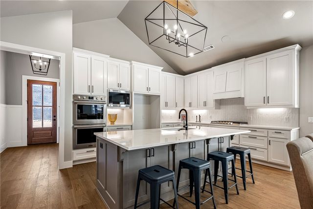 3600 SW Aurora Lane, Bentonville, AR 72713