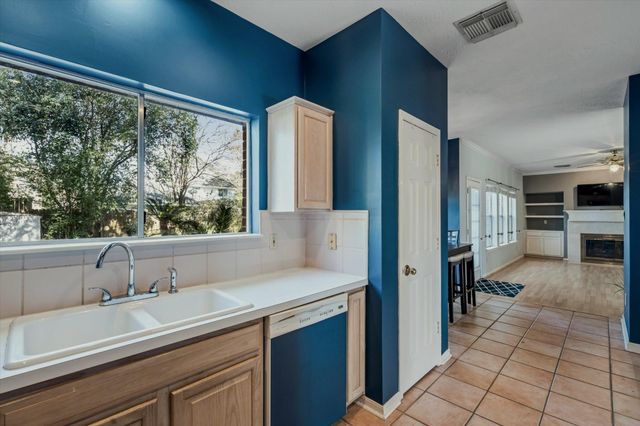 2630 Lakeway Drive, Seabrook, TX 77586