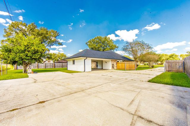 102 Nancy Court, Thibodaux, LA 70301
