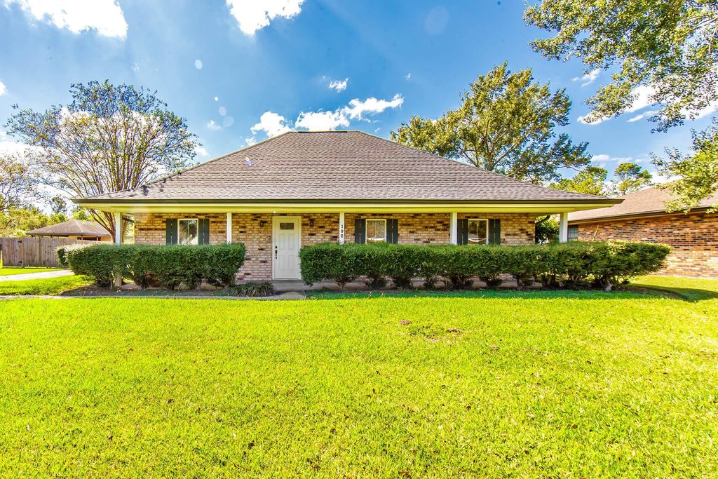 102 Nancy Court, Thibodaux, LA 70301