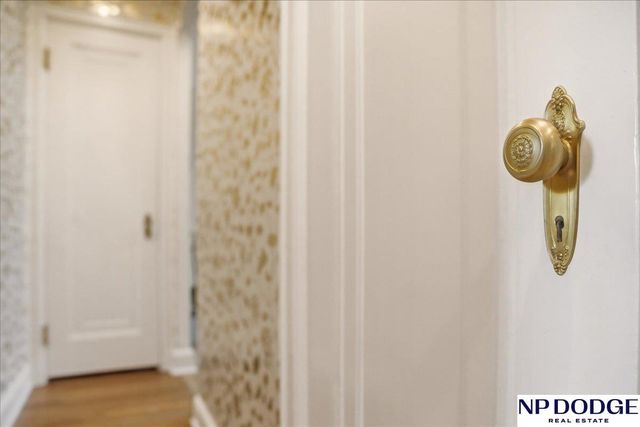 673 N 57 Street, Omaha, NE 68132