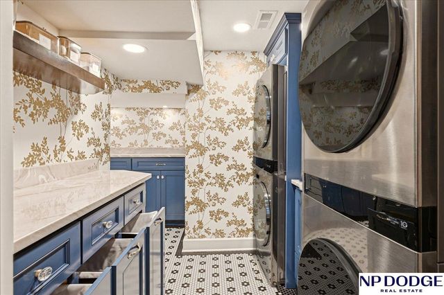 673 N 57 Street, Omaha, NE 68132