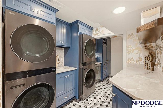 673 N 57 Street, Omaha, NE 68132