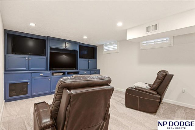 673 N 57 Street, Omaha, NE 68132