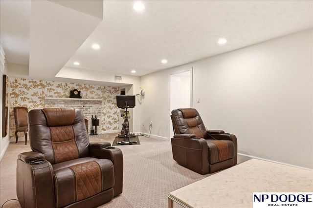 673 N 57 Street, Omaha, NE 68132