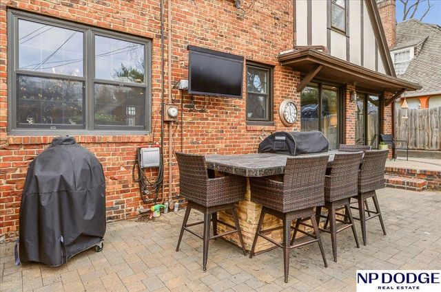 673 N 57 Street, Omaha, NE 68132