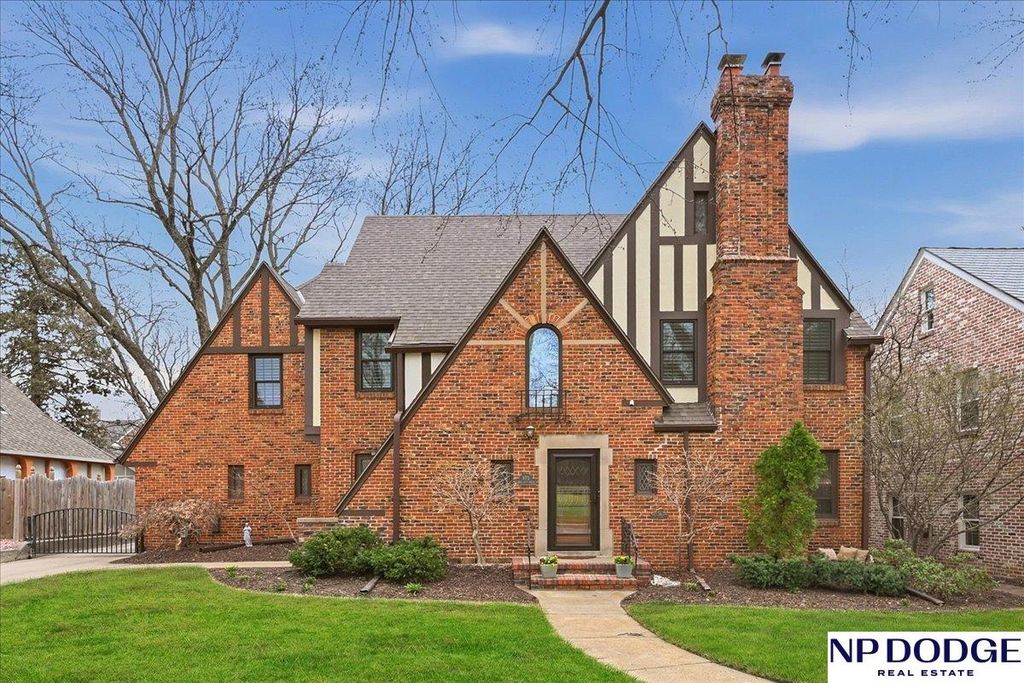 673 N 57 Street, Omaha, NE 68132