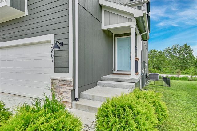 3807 SW Walsh Drive, Lee's Summit, MO 64082