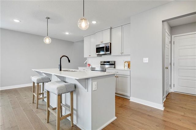 3807 SW Walsh Drive, Lee's Summit, MO 64082