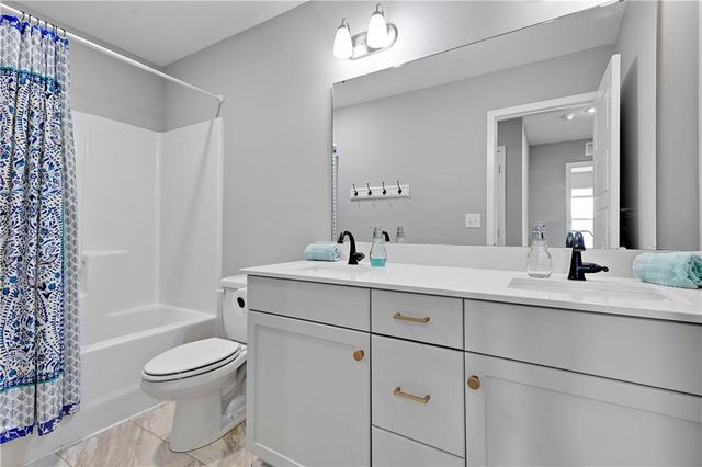 3807 SW Walsh Drive, Lee's Summit, MO 64082