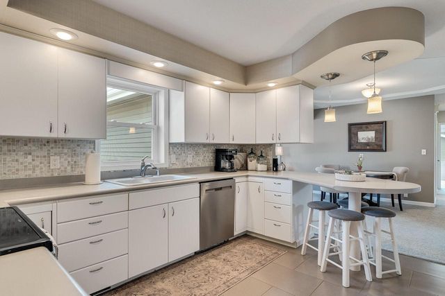 1559 Young DRIVE W, Onalaska, WI 54650