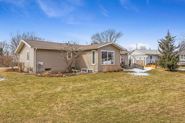 1559 Young DRIVE W, Onalaska, WI 54650