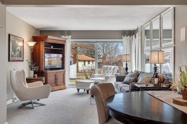 1559 Young DRIVE W, Onalaska, WI 54650