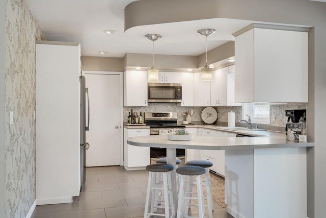 1559 Young DRIVE W, Onalaska, WI 54650