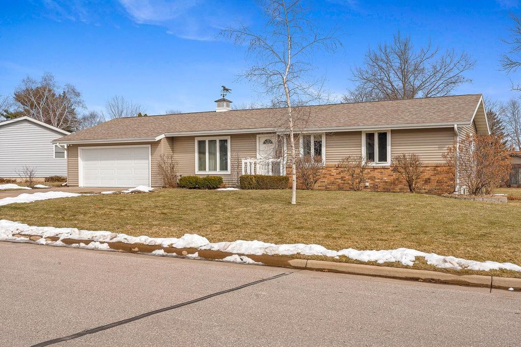 1559 Young DRIVE W, Onalaska, WI 54650
