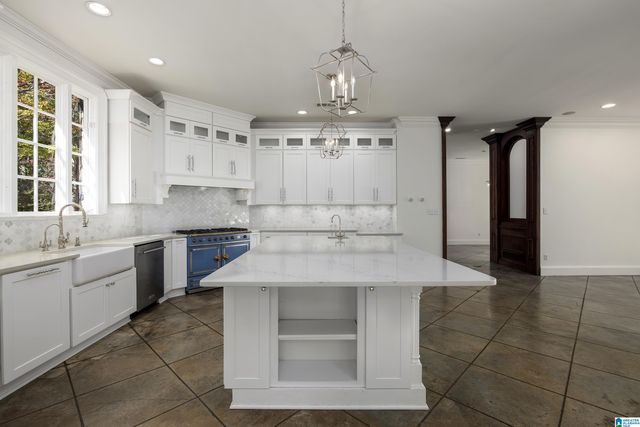 8015 CASTLEHILL ROAD, Hoover, AL 35242