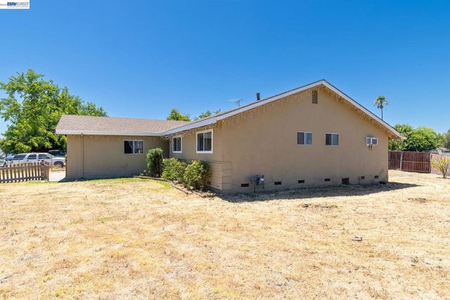 7700 Laramore, Sacramento, CA 95832
