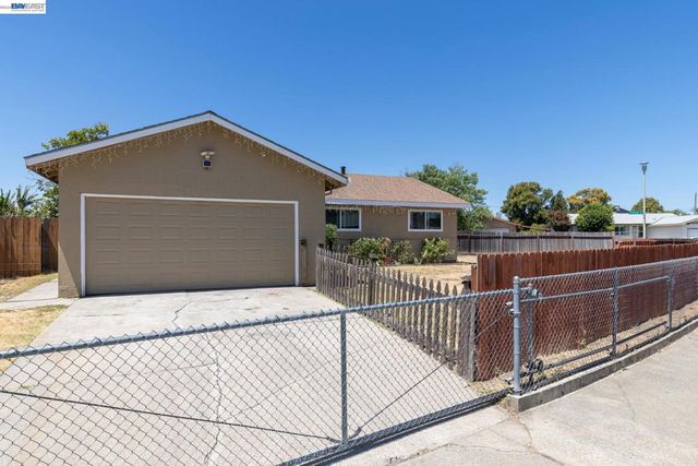 7700 Laramore, Sacramento, CA 95832